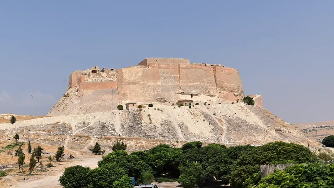 The mound from the south, the glacis carrying the walls